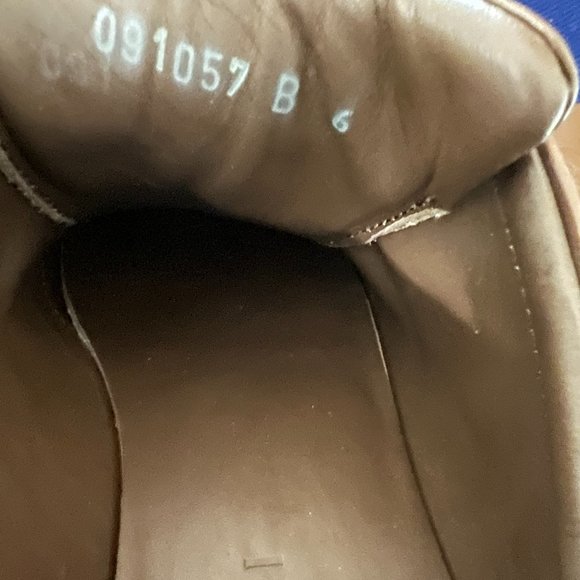 Gucci Women's Brown Leather Snap Strap Shoes . - Picture 7 of 16